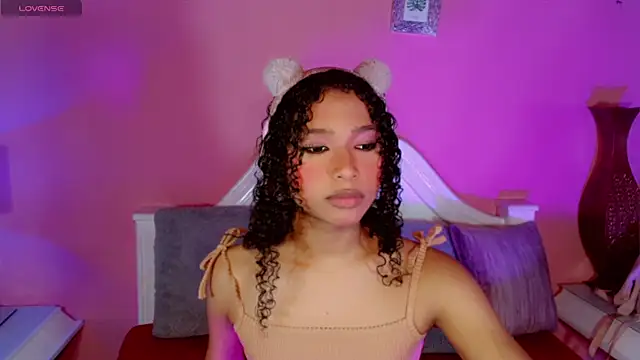 Snapshot of _IsabellaRousse chatting on November 24, 2025, 7:36 pm IsabellaRousse online show from November 24, 2025, 7:36 pm