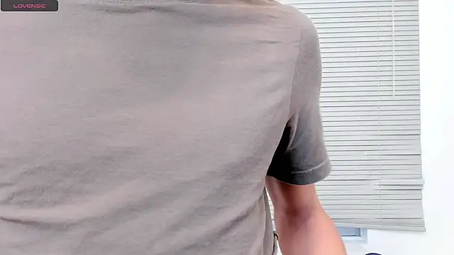 Snapshot of Little_liam chatting on October 3, 2025, 7:15 pm Little liam online show from October 3, 2025, 7:15 pm