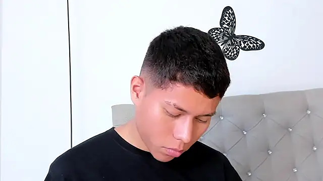 Snapshot of Little_liam chatting on October 15, 2025, 7:22 pm Little liam online show from October 15, 2025, 7:22 pm