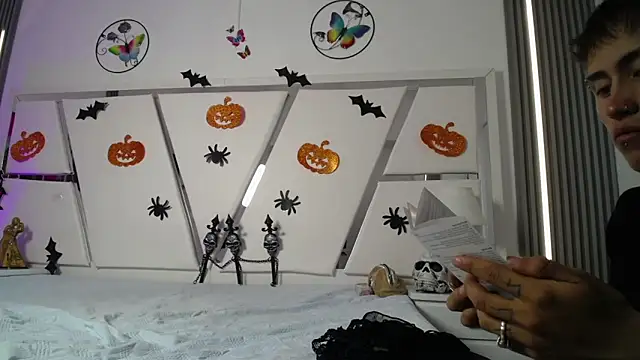 oblivionlove online show from October 20, 2025, 9:04 pm