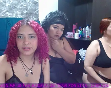 Snapshot of LITTLEKITTY19 chatting on May 19, 2026, 1:18 pm LITTLEKITTY19 online show from May 19, 2026, 1:18 pm