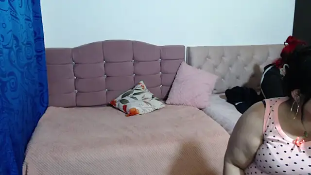 LITTLEKITTY19 online show from December 13, 2025, 8:04 pm