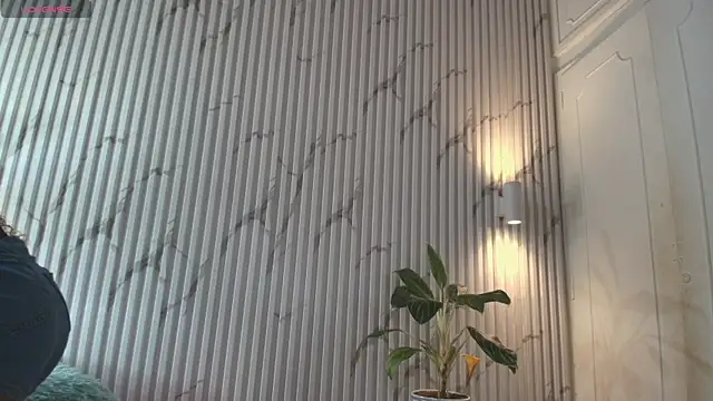 Missdionne curly online show from September 27, 2025, 11:16 am