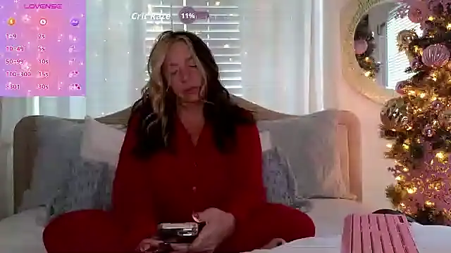 Snapshot of STIFFLERSMOMM chatting on December 21, 2025, 1:24 pm STIFFLERSMOMM online show from December 21, 2025, 1:24 pm