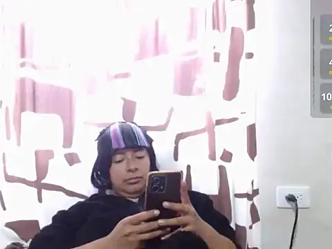 Acelinrose online show from April 17, 2026, 12:19 pm