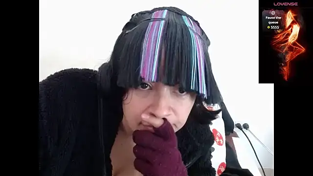 Acelinrose online show from October 9, 2025, 1:11 pm