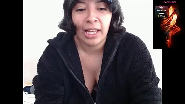 Acelinrose online show from October 5, 2025, 7:26 pm