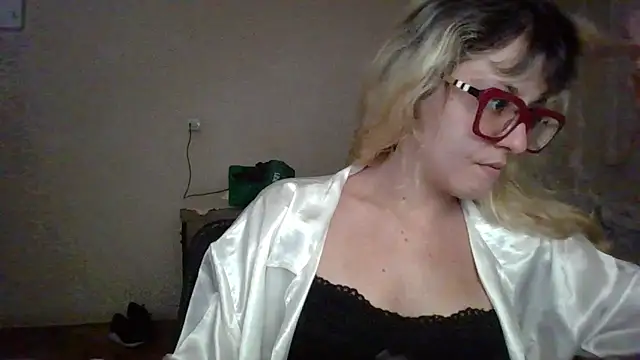 BlondieTami online show from March 19, 2026, 12:43 am