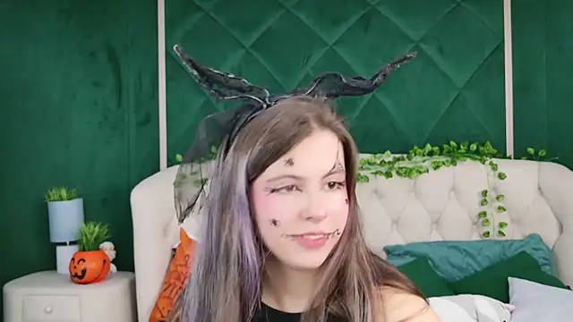 Akira Halls online show from October 31, 2025, 9:43 pm