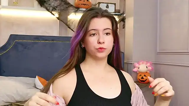 Akira Halls online show from October 23, 2025, 7:18 am