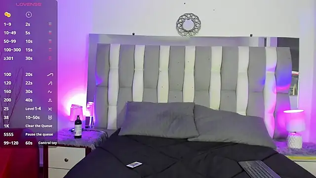 IsaDiiaz online show from October 7, 2025, 4:02 am