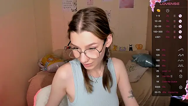 LinaBlossom  online show from October 3, 2025, 8:27 am