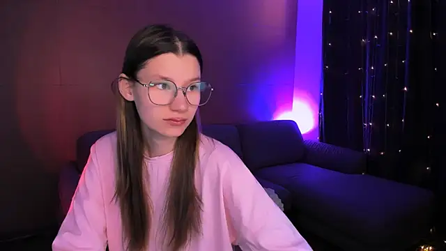 LinaBlossom  online show from April 17, 2026, 2:03 am