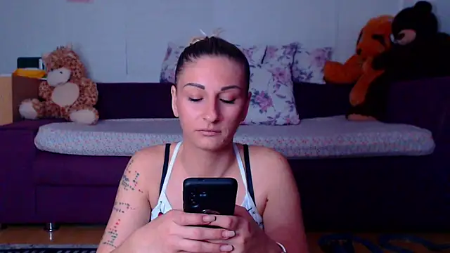 CassieSpell online show from April 17, 2026, 8:44 pm