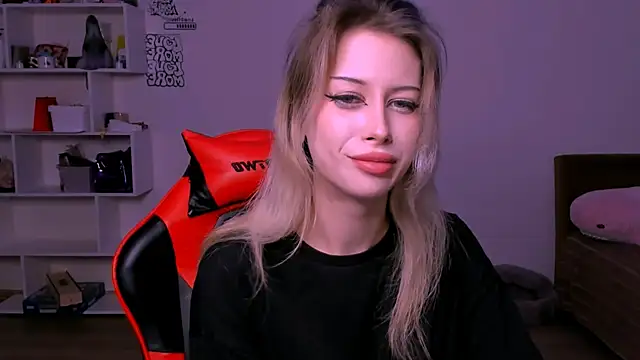 Lori lolii online show from November 9, 2025, 6:23 pm