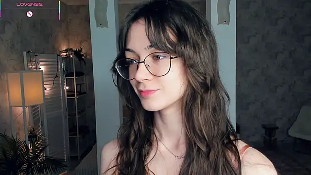 ReneeLippeatt online show from November 28, 2025, 7:14 pm