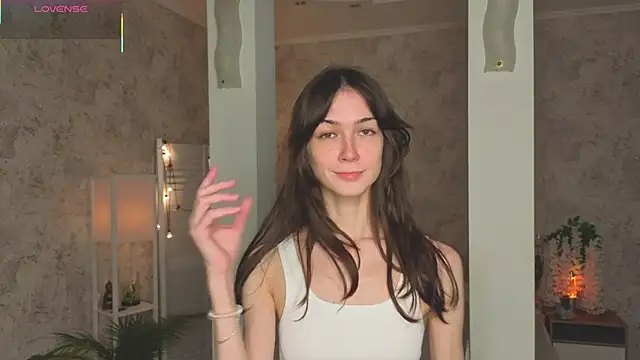 ReneeLippeatt online show from October 22, 2025, 7:24 pm