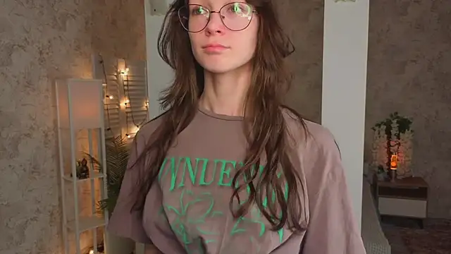 ReneeLippeatt online show from September 24, 2025, 7:53 pm