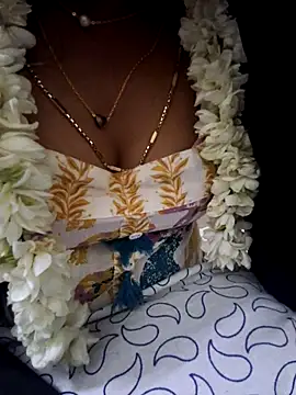 jasminetaml online show from October 4, 2025, 7:04 pm