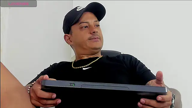 MaximoHall86 online show from October 20, 2025, 12:49 pm