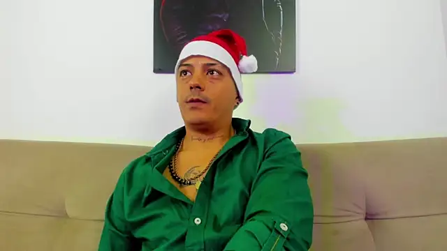 MaximoHall86 online show from December 3, 2025, 12:37 pm