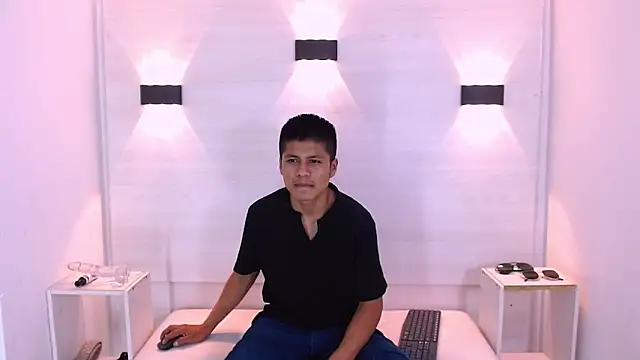 marcus hans  online show from October 18, 2025, 12:29 pm