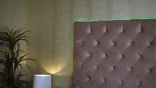 Snapshot of TiffanyTaboo chatting on October 14, 2025, 6:25 am TiffanyTaboo online show from October 14, 2025, 6:25 am