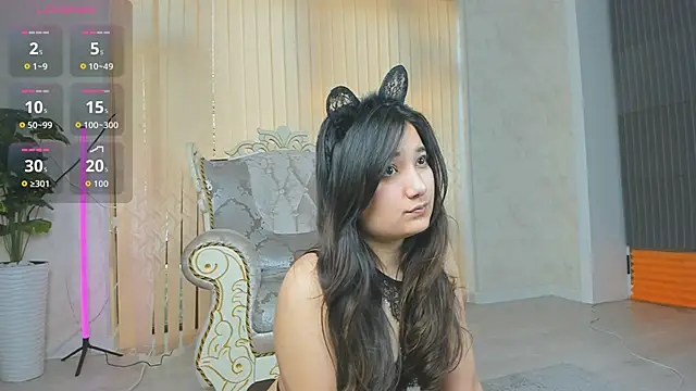 noa bloom online show from October 5, 2025, 6:37 am