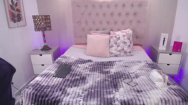 EmilyCley online show from December 5, 2025, 4:33 am