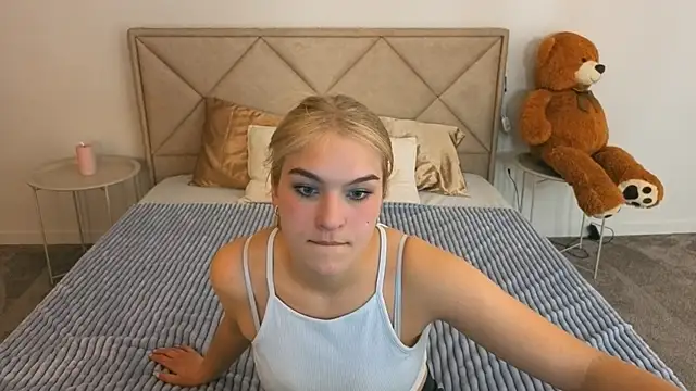 AlinaLiii online show from April 5, 2026, 6:47 pm