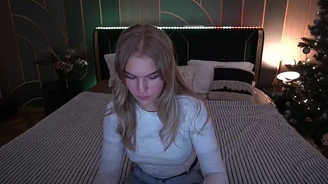 AlinaLiii online show from December 16, 2025, 8:57 pm