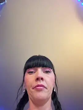 MaciiMayy online show from April 13, 2026, 11:31 pm