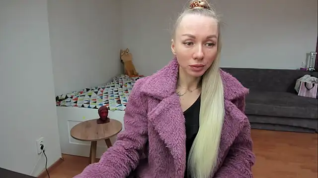 AlisiaCat online show from April 24, 2026, 6:48 am