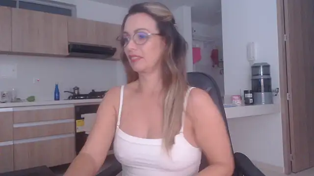 LovePaula online show from February 16, 2026, 1:48 am