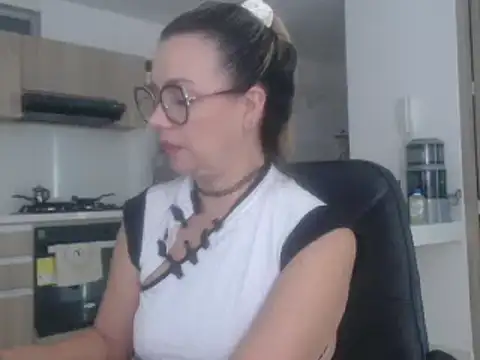 LovePaula online show from February 19, 2025, 2:01 pm