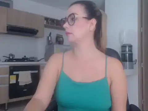 LovePaula online show from March 18, 2025, 11:33 am