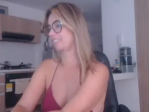 LovePaula online show from February 6, 2025, 11:31 am