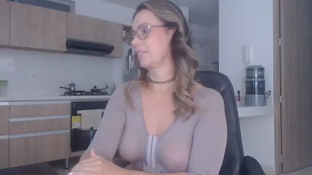 LovePaula online show from December 14, 2025, 11:38 am