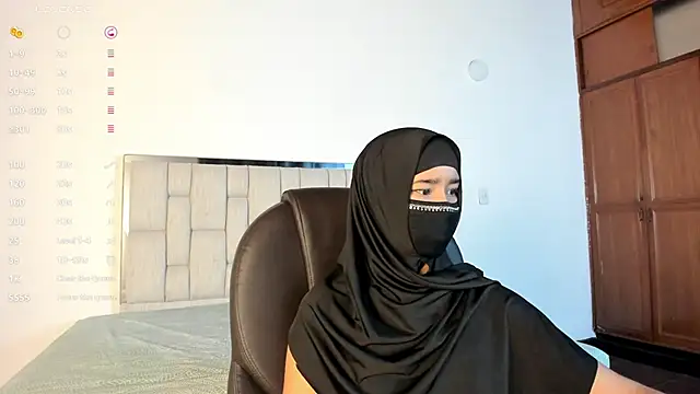 kalila latif online show from October 1, 2025, 2:27 am