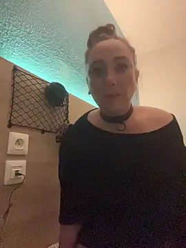 Snapshot of Reine_du_Vice84 chatting on February 17, 2026, 7:44 pm Reine du Vice84 online show from February 17, 2026, 7:44 pm