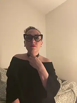 Snapshot of Reine_du_Vice84 chatting on February 9, 2026, 9:46 pm Reine du Vice84 online show from February 9, 2026, 9:46 pm