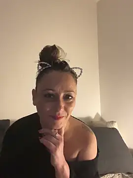 Snapshot of Reine_du_Vice84 chatting on February 11, 2026, 8:25 am Reine du Vice84 online show from February 11, 2026, 8:25 am