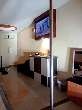 transreyna online show from January 12, 2025, 3:28 am