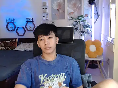 niel cumshow online show from December 18, 2025, 7:13 am