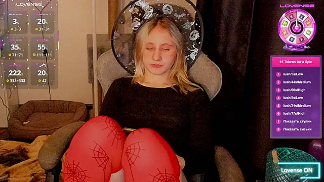 Snapshot of ChristinaFivePlus chatting on October 17, 2025, 8:54 pm ChristinaFivePlus online show from October 17, 2025, 8:54 pm