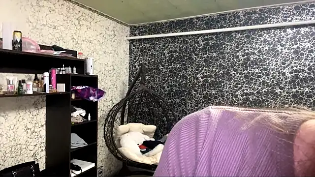 RanaBostel online show from October 15, 2025, 8:17 pm