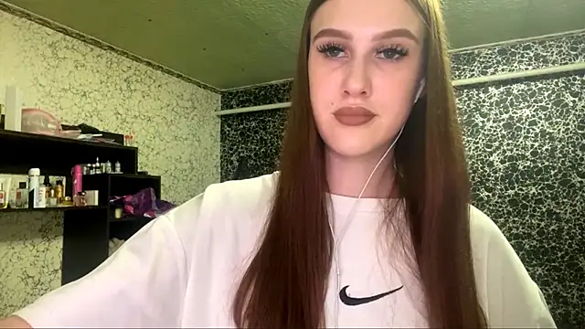 RanaBostel online show from October 13, 2025, 8:32 pm