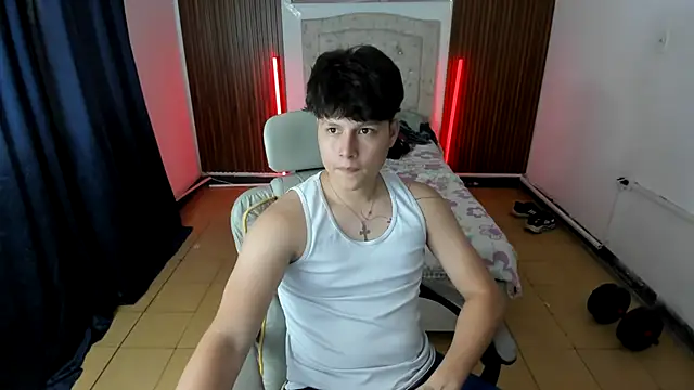 Snapshot of daniel_leon chatting on May 21, 2026, 6:49 pm daniel leon online show from May 21, 2026, 6:49 pm