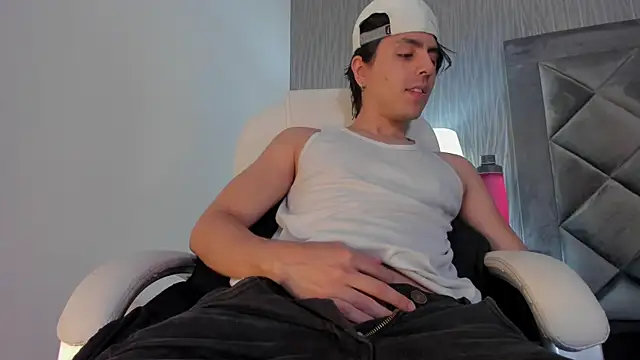 dylan cross  online show from November 12, 2025, 11:25 am