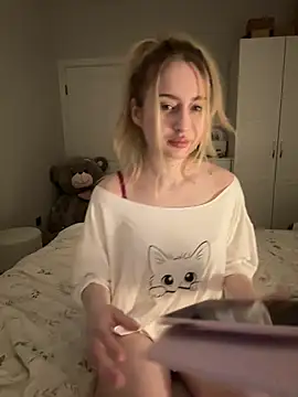 Snapshot of LinaViam chatting on February 20, 2026, 8:55 pm LinaViam online show from February 20, 2026, 8:55 pm